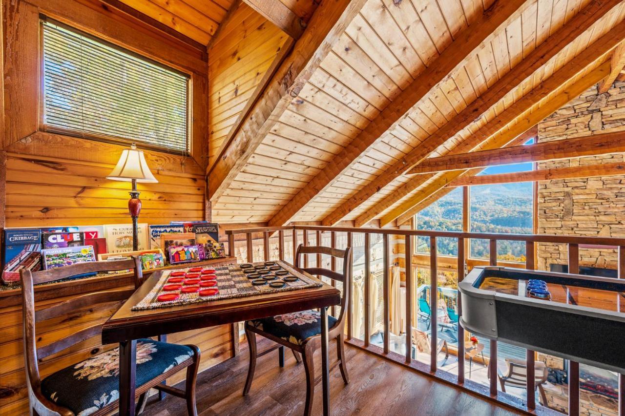 Barenberg Cabin - Secluded Unobstructed Panoramic Smoky Mountains View With Two Master Suites, Loft Game Room, And Hot Tub Gatlinburg Dış mekan fotoğraf