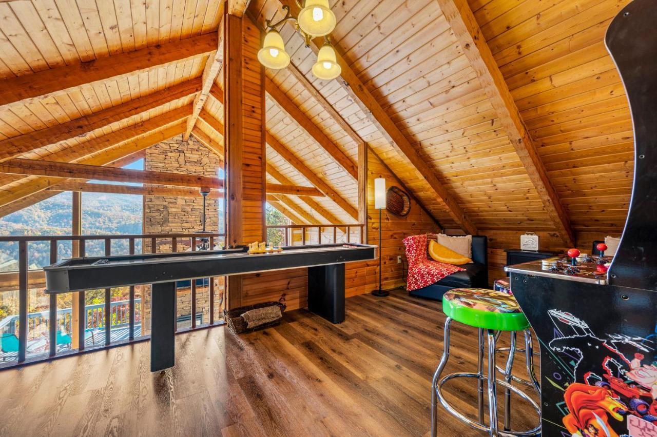 Barenberg Cabin - Secluded Unobstructed Panoramic Smoky Mountains View With Two Master Suites, Loft Game Room, And Hot Tub Gatlinburg Dış mekan fotoğraf